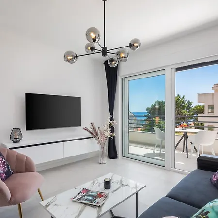 Luxury Edvina With Private Parking Apartment *