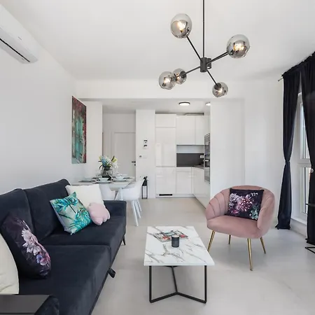 Luxury Edvina With Private Parking Apartment Makarska