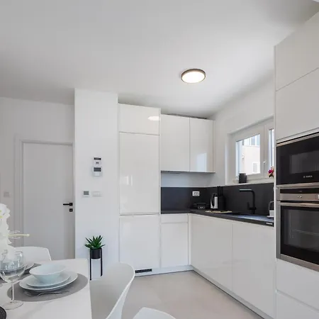 Apartamento Luxury Edvina With Private Parking