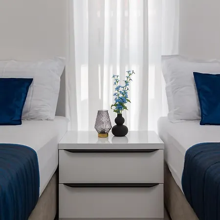 Luxury Edvina With Private Parking *