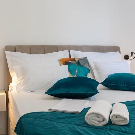 Luxury Edvina With Private Parking Apartamento Makarska